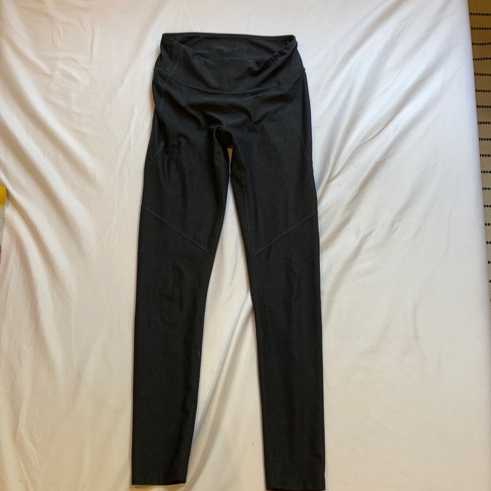 Outdoor voices warmup leggings